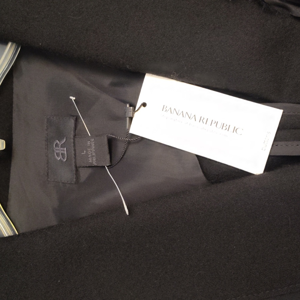 Blazer, fitter, wool flannel, with rosette embellishment at shoulder. Never worn - Picture 7 of 8